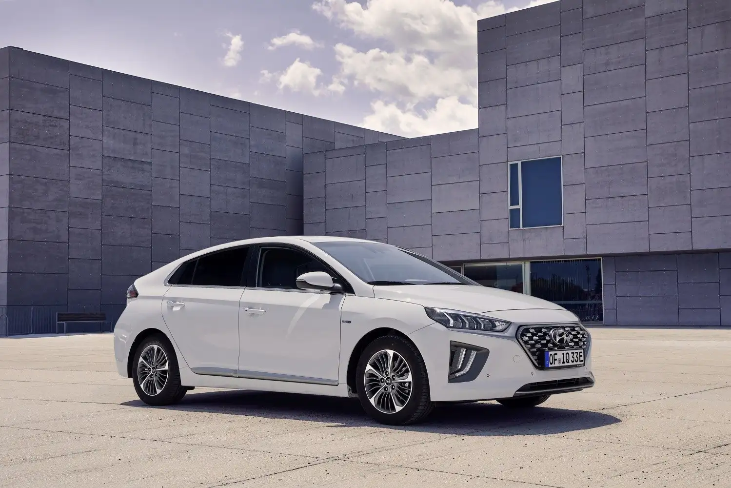 Review: 2019 Hyundai IONIQ (facelift 2019) 1.6 GDI (141 Hp) Plug-in Hybrid DCT